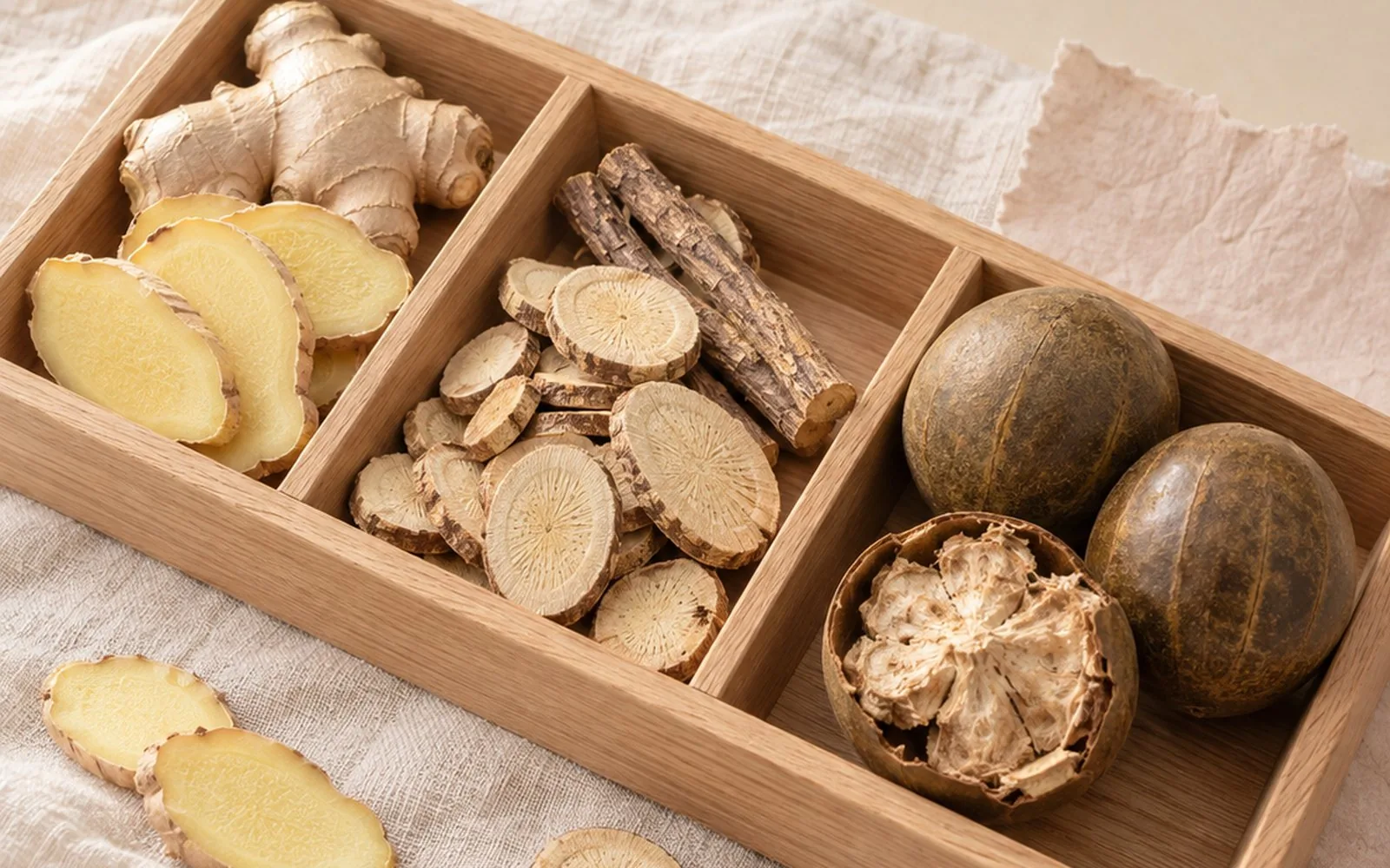 Trà cho ngày bụng khó chịu: gừng, cam thảo, la hán quả
