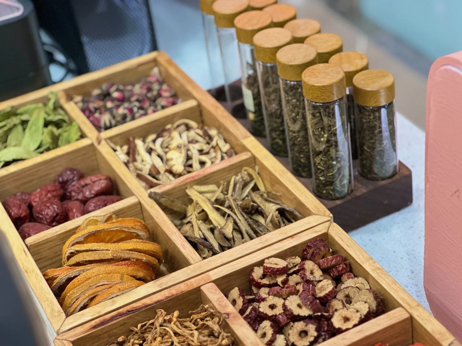 Khay gỗ đựng thảo mộc Trà Dưỡng